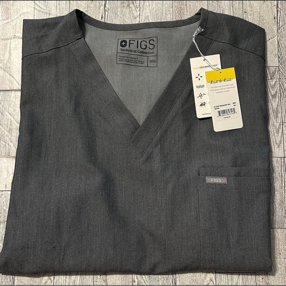 New men’s Figs scrub top‎ .  Leon two pocket scrub shirt.  Graphite gray